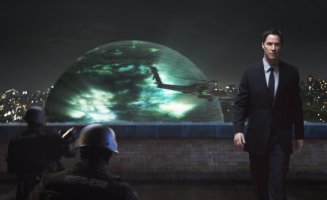 Klaatu arrives on Earth